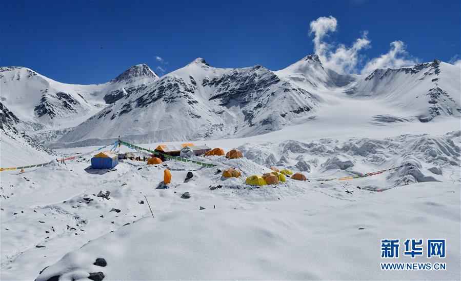 (2020珠峰高程测量)(8)冰雪世界的前进营地