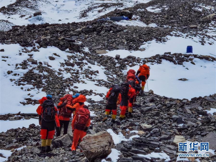 （2020珠峰高程测量）（1）2020珠峰高程测量登山队冲顶组再出发