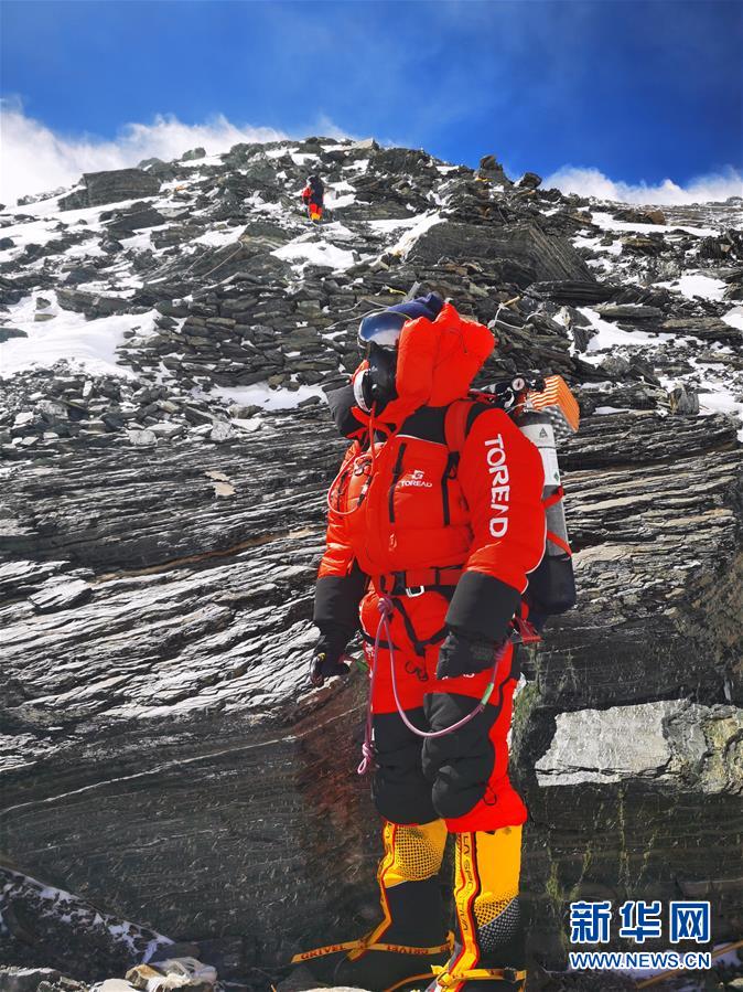 （2020珠峰高程测量）（2）2020珠峰高程测量登山队向海拔8300米进发
