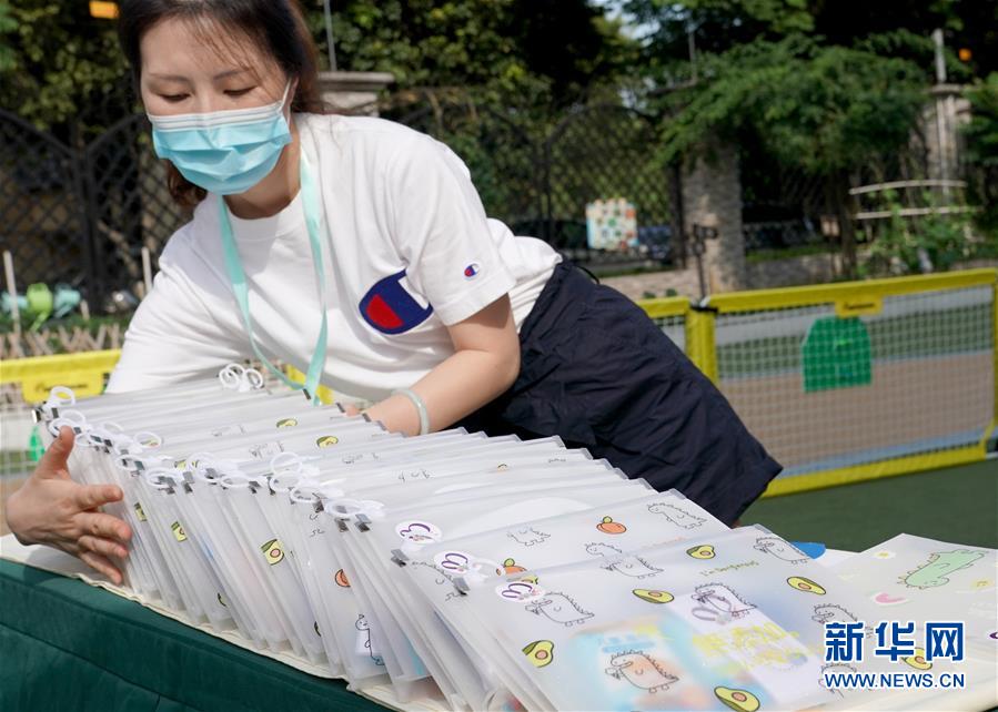 (社会)(3)上海市公办幼儿园开园:可爱的我们回来啦!