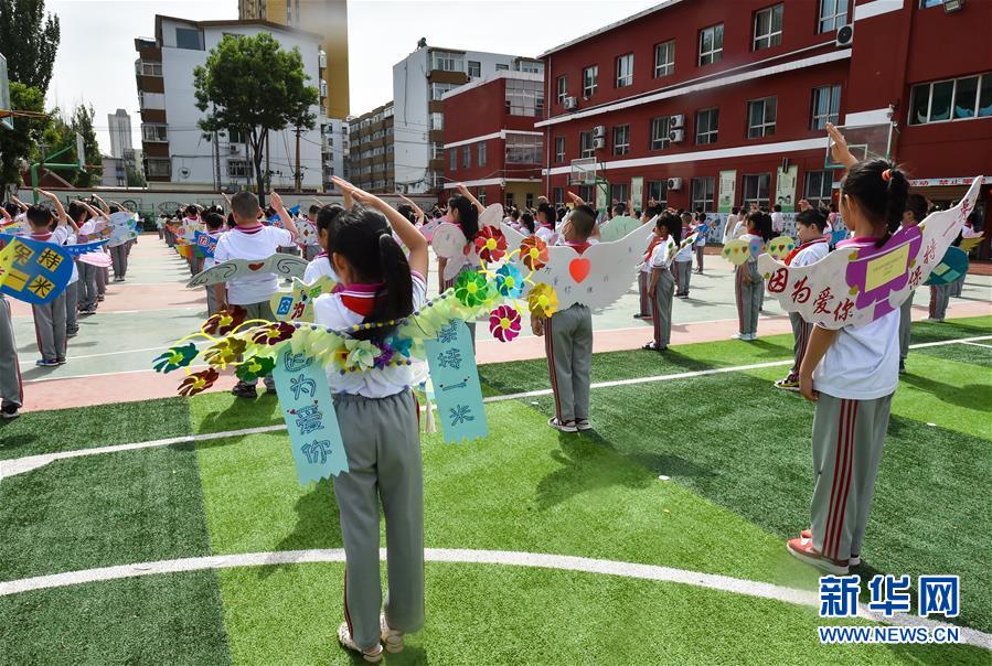 （请发新华网山西频道，谢谢）“因为爱你，保持一米”
