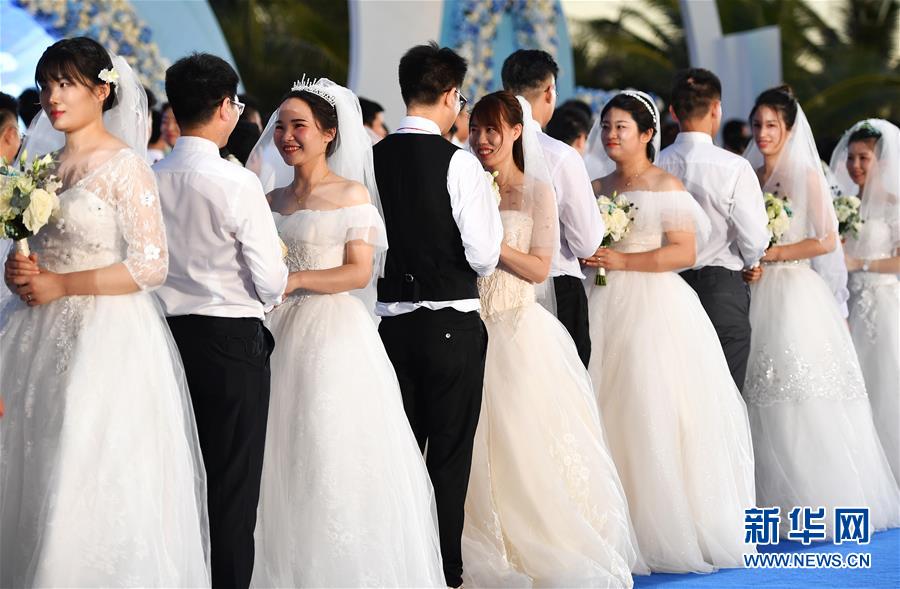 (社会)(4) 战“疫”情侣 集体婚礼