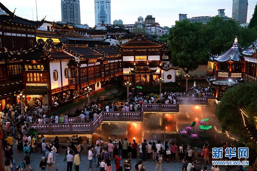 (社会)(14)上海夜生活节拉开帷幕