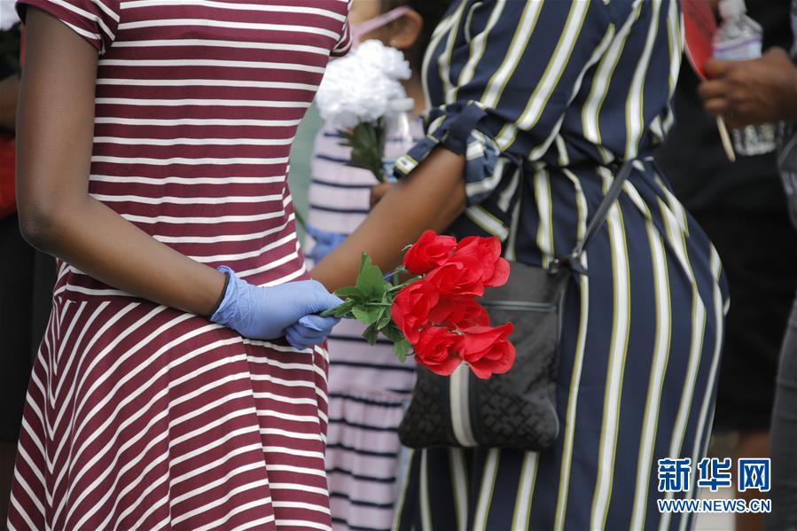 (国际)(5)美国休斯敦市举行弗洛伊德遗体公众瞻仰活动