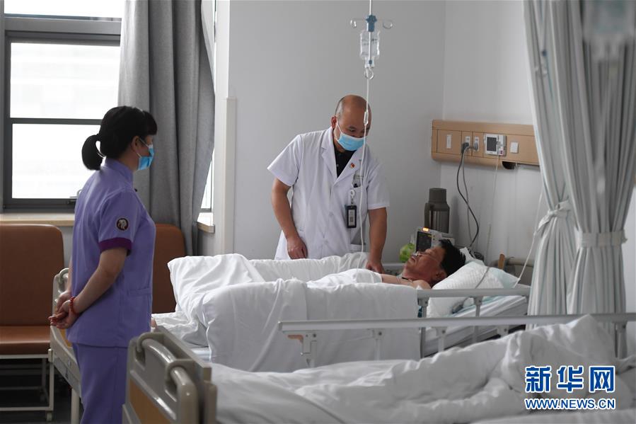 (突发事件后续)(2)浙江:全力救治温岭槽罐车爆炸事故伤员