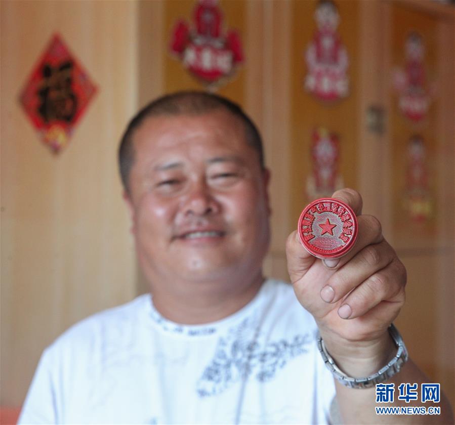（决战决胜脱贫攻坚·图文互动）（2）独臂农民陈富宝的“小康”路