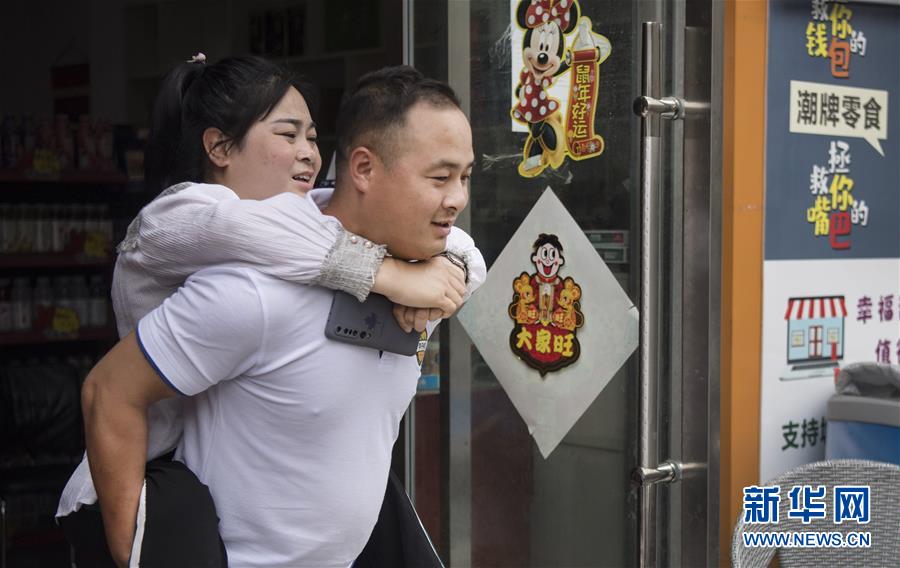 (图片故事)(3)播种甜蜜的一家人