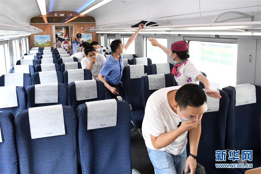 (社会)(4)重庆铁路部门联合开展消防实战演练