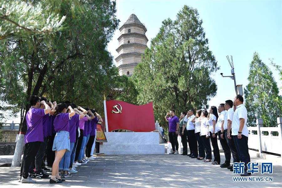 (社会)(3)陕西延安:红色教育迎“七一”