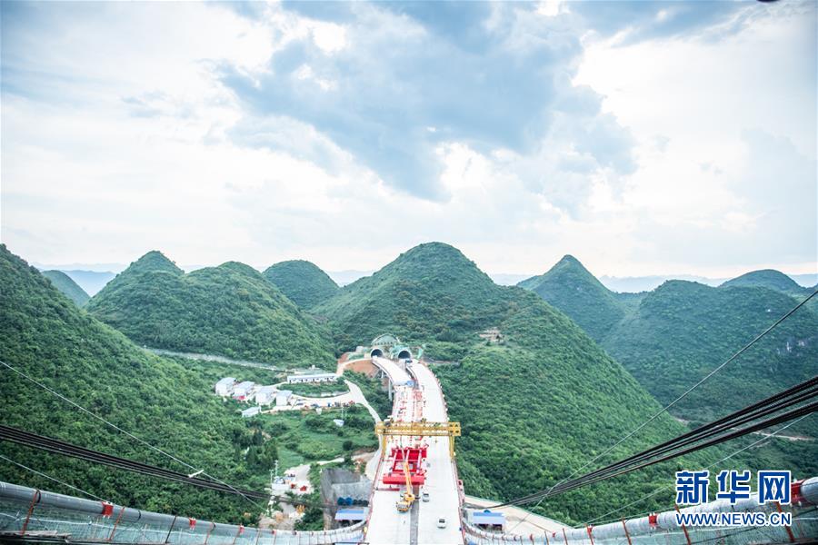 (经济)(6)峰林特大桥建设忙