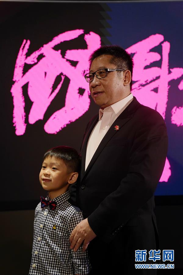 (港澳台·图文互动)(5)特写:香港市民唱响心中的国歌