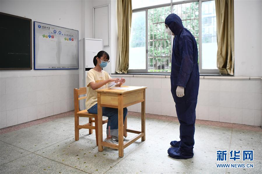 （图文互动）（2）特别的考场有哪些不一样？——考前探访高考“隔离考室”见闻