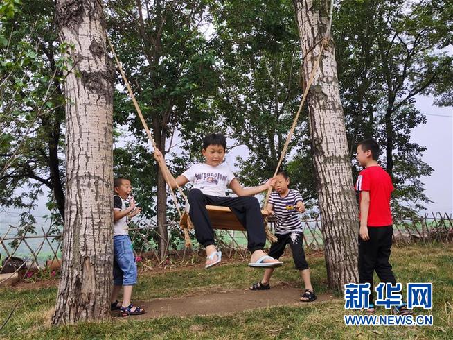 （特别的暑期生活·图文互动）（4）回村度假的“山里娃” 