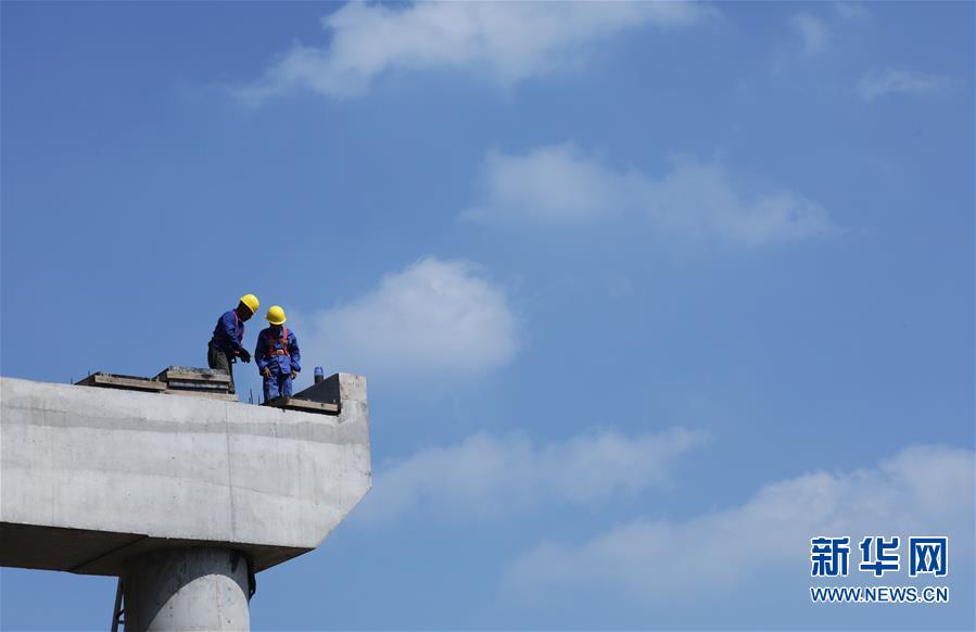 #（社会）（5）河南新密：国道改建工程施工忙