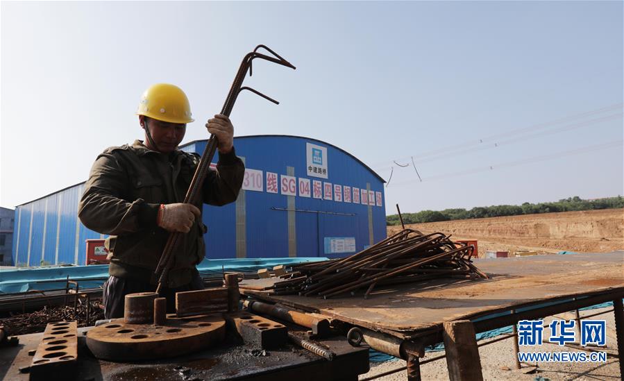 #（社会）（7）河南新密：国道改建工程施工忙