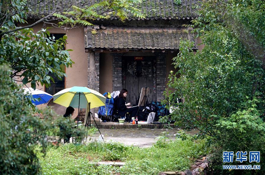 （脱贫攻坚·图片故事）（14）伏牛山区脱贫故事——手绘山村小康景