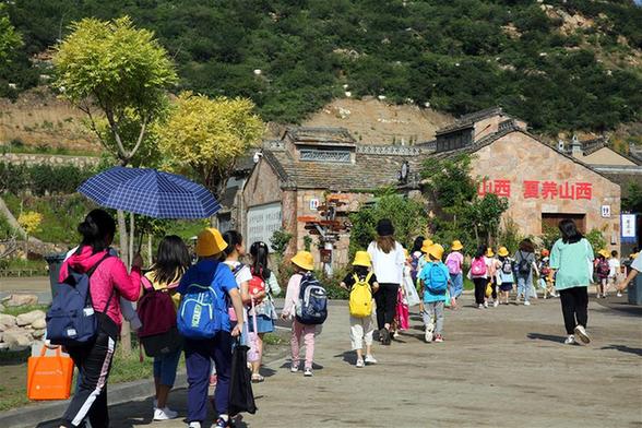 （乡村振兴·图文互动）（2）从“卖石头”到“卖风景”