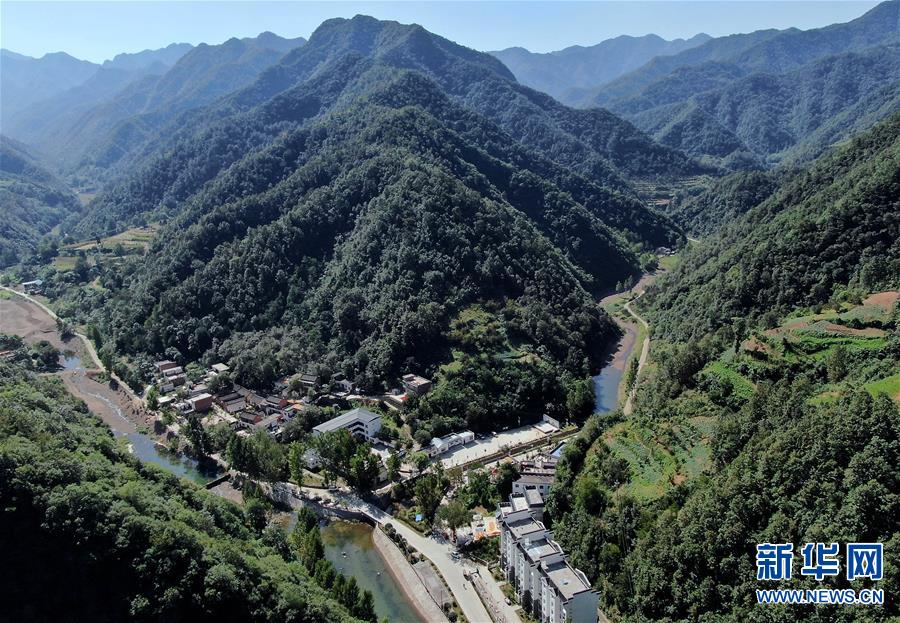 （脱贫攻坚）（1）伏牛山区脱贫故事——山村换新颜 旅游助脱贫