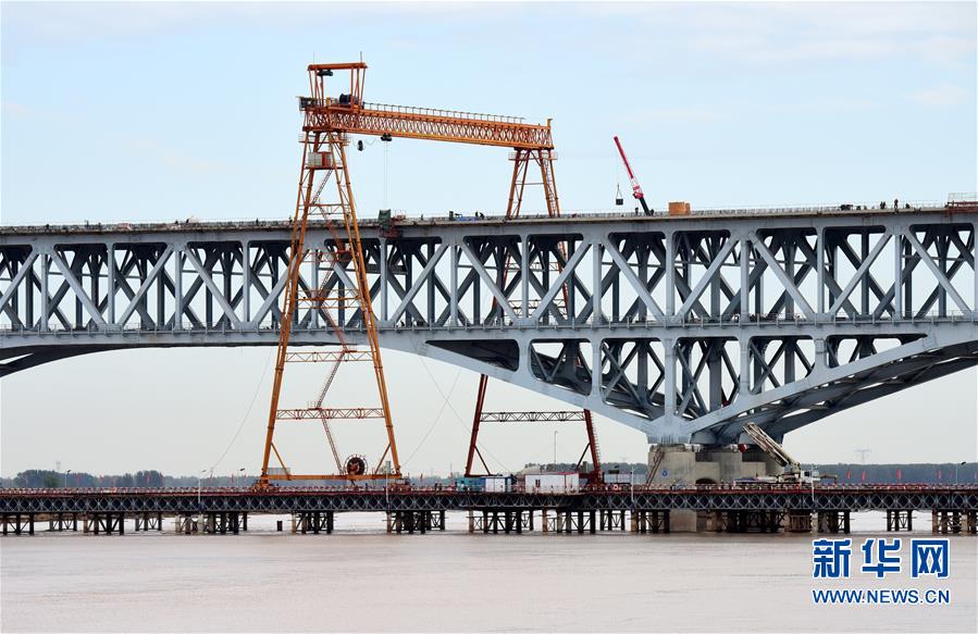 （经济）（5）郑济铁路郑州黄河特大桥加紧建设