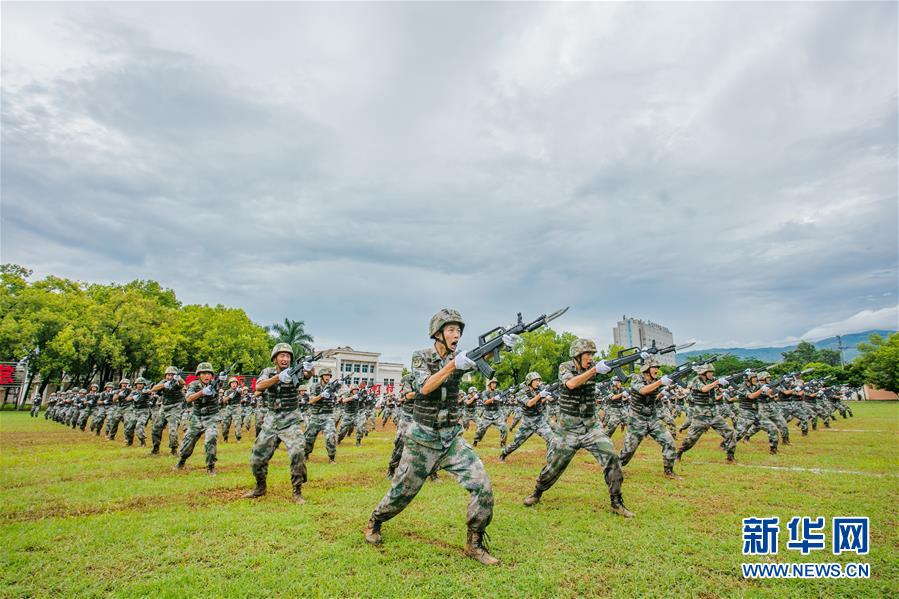 （在习近平强军思想指引下·我们在战位报告·图文互动）（2）千里移防，铁心跟党走——南部战区陆军第75集团军某红军旅政治建军、练兵备战记事