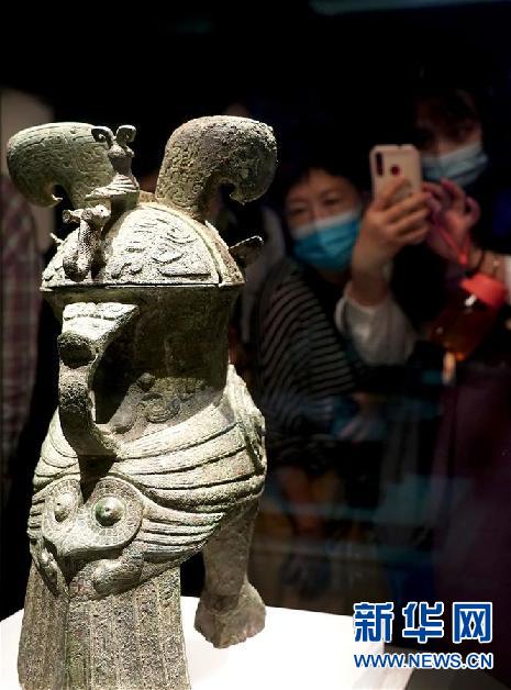 （文化视点·听文物讲故事·图文互动）（2）国宝妇好鸮尊：三千年前的“私人定制”