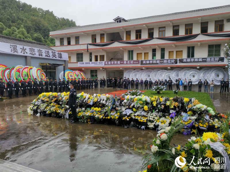 四川省广元市苍溪县李雨阗追悼会现场。黄岚 摄