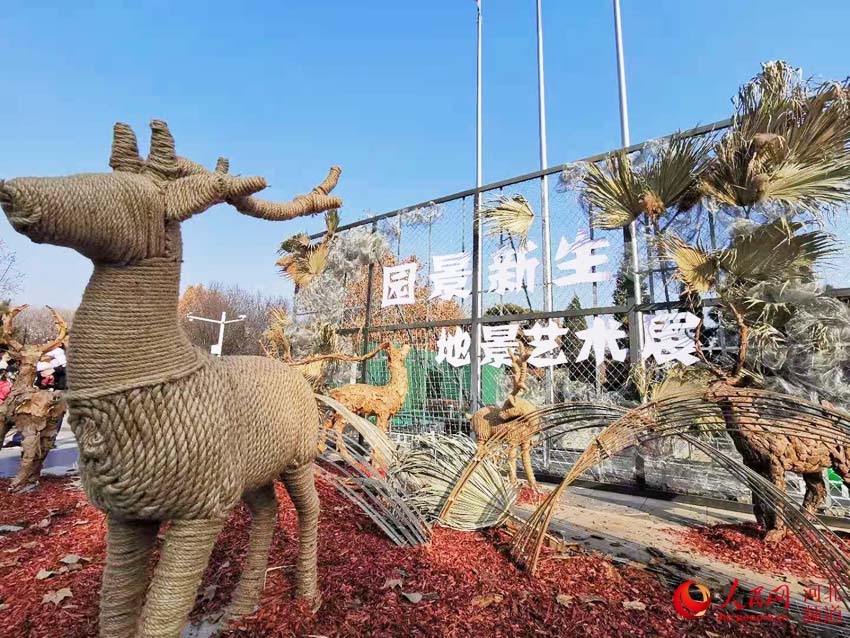 河北省保定市植物园内利用废品制作而成的景观小品。 刘澜摄