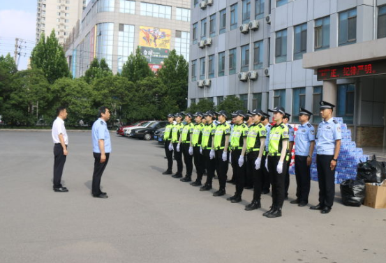 中国工商银行邯郸分行夏送清凉慰问交巡警渚河大队