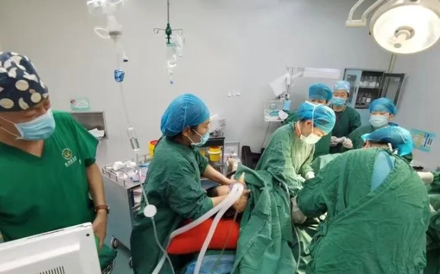 曲周县医院妇产二科成功抢救2名高危产妇护佑母婴平安