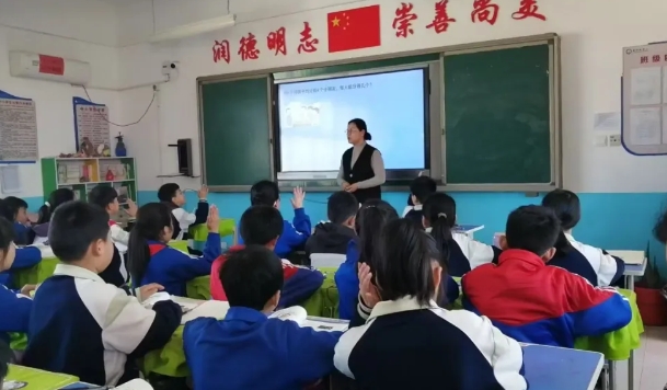 记小学数学公开课：深耕课堂沃土，听评课中绽放教学新花