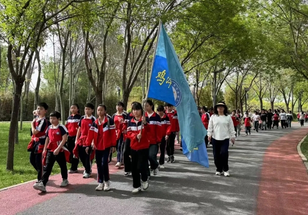 鸡泽县第五实验小学组织春游踏青活动