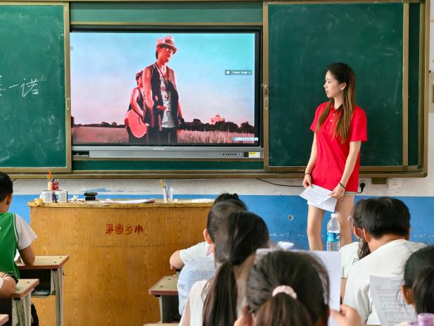 Light Up筑梦实践团赴河南支教纪实：播撒希望种子，陪伴孩童成长