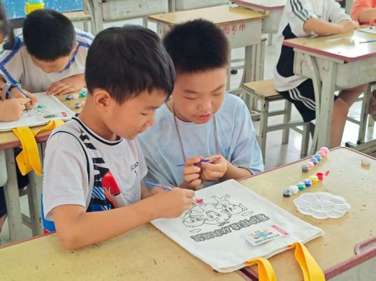 Light Up筑梦实践团赴河南支教纪实：播撒希望种子，陪伴孩童成长