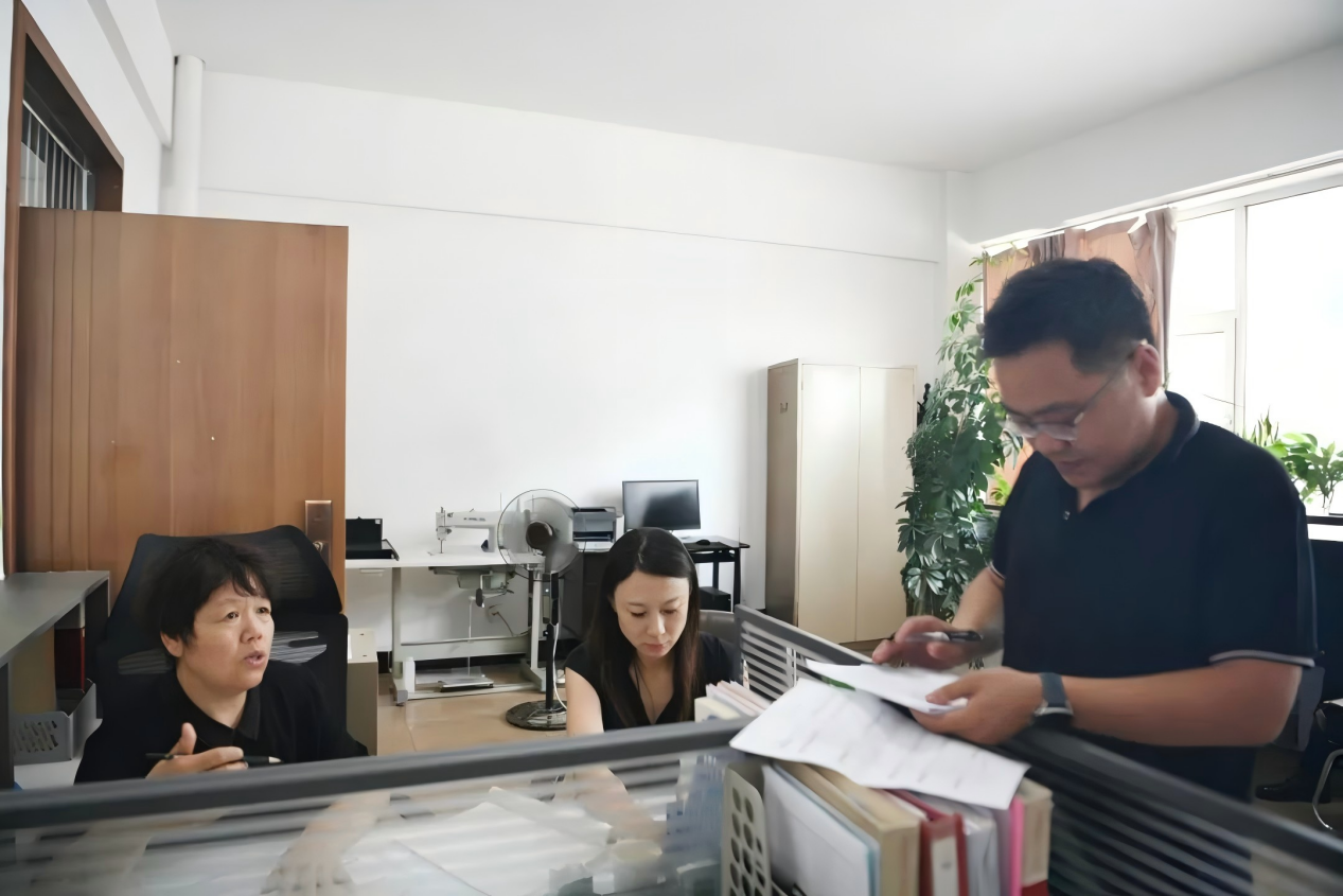 潞安化工集团综合服务中心一行到潞安化工余吾煤业进行档案工作专项检查