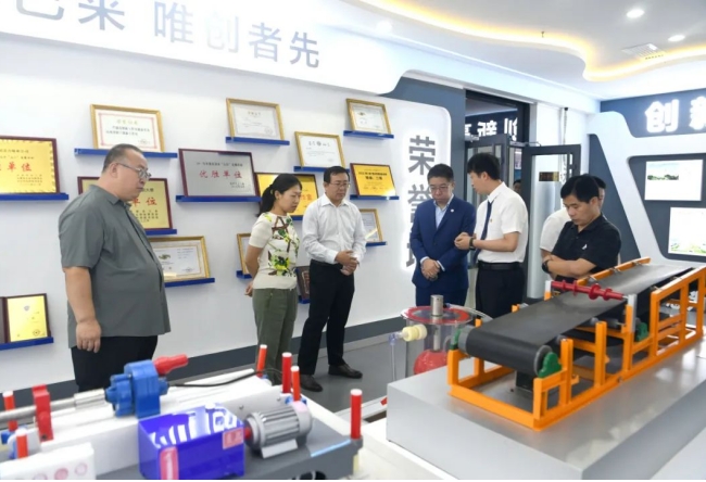 道达尔润滑油公司（中国）总经理刘壮怀一行到潞安化工余吾煤业参观交流