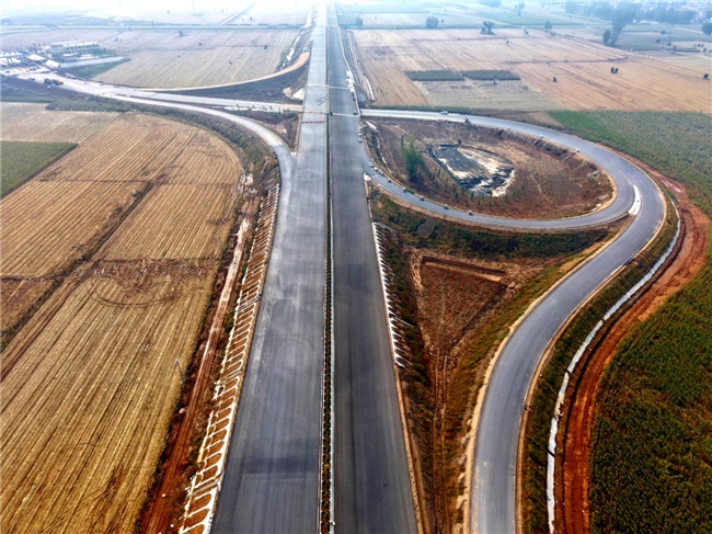 安罗高速豫冀省界至原阳段SG-1标主线沥青路面全面贯通