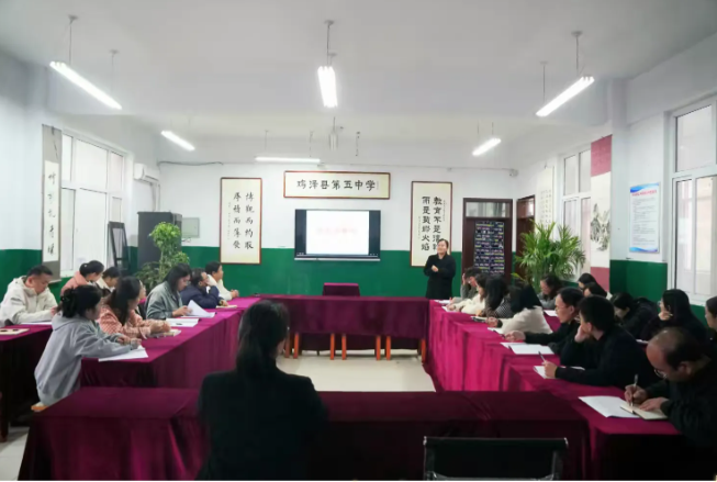 鸡泽县第五中学举行第六届“名师大讲堂”