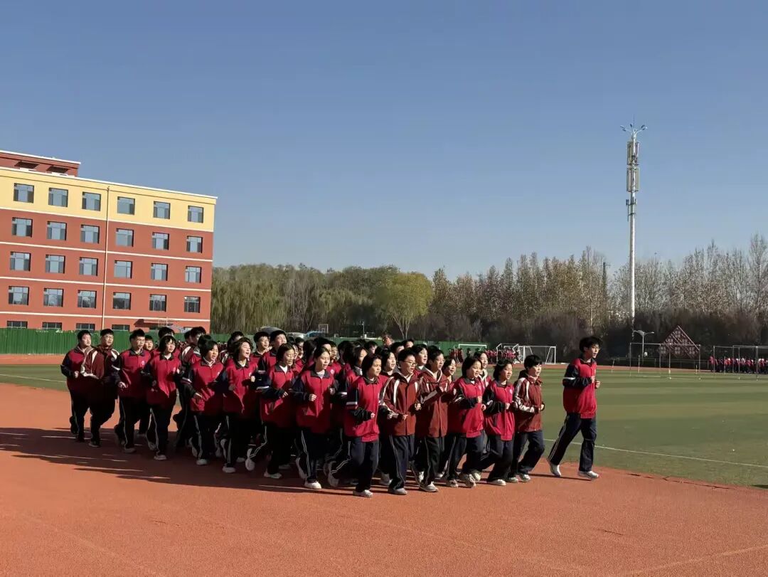 鸡泽县举行教体系统“迎新年”万名师生冬季长跑活动起跑仪式