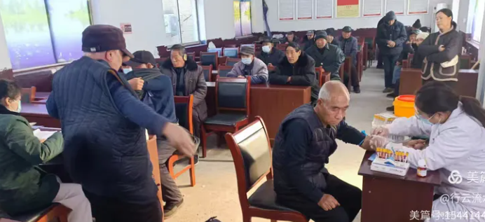 鸡泽县医院体验中心上门为失能老人送健康