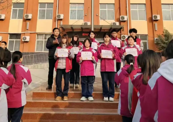 鸡泽县第二中学举办“迎元旦成语书写大赛”弘扬中华优秀传统文化