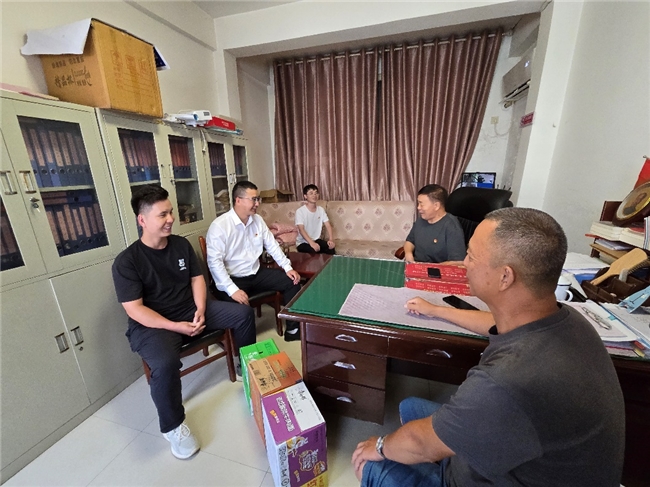 中建六局一建公司孟津区牛步河项目党支部开展“八一”走访慰问退役军人活动