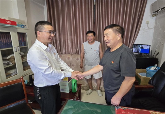 中建六局一建公司孟津区牛步河项目党支部开展“八一”走访慰问退役军人活动