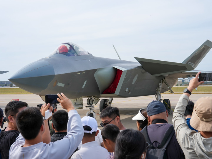 驭鹰巡苍穹——聆听两名飞行员与歼-20的故事