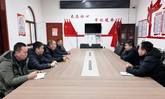 邯郸曲周县检察院代检察长黄金仓到后里僧寨村慰问驻村工作队