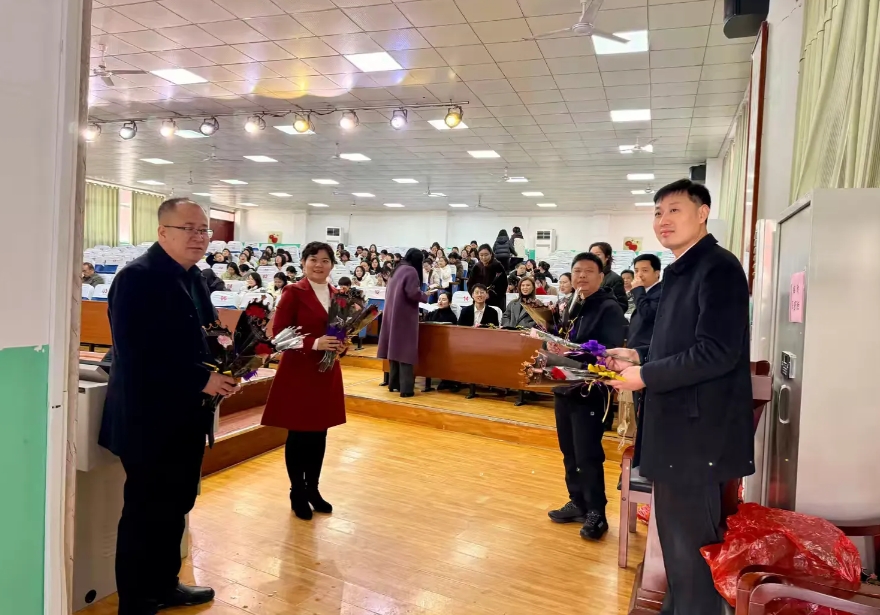 暖春启序，礼赞芳华 ‖ 鸡泽一中举行迎“三八”妇女节联欢会