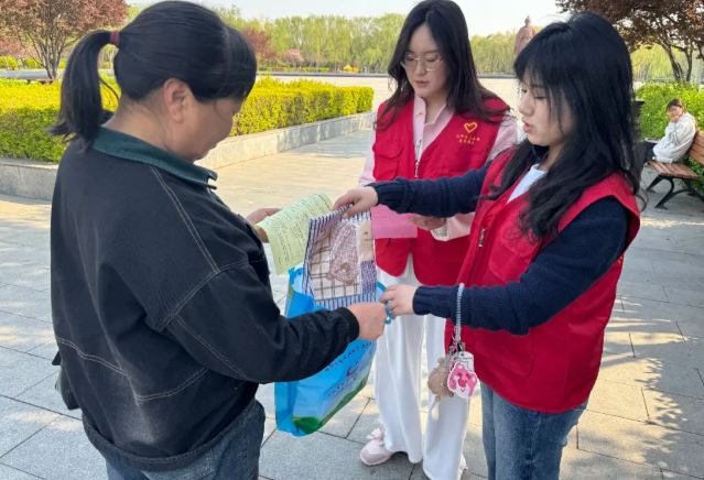 邯郸鸡泽县司法局开展“点单式”普法宣传进公园活动