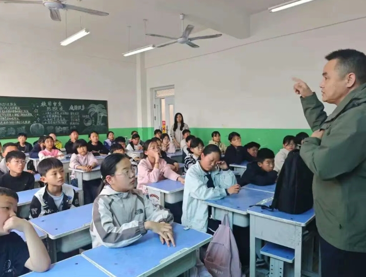 “椒乡名家讲诗经”系列主题讲座走进邯郸鸡泽县赵庄小学