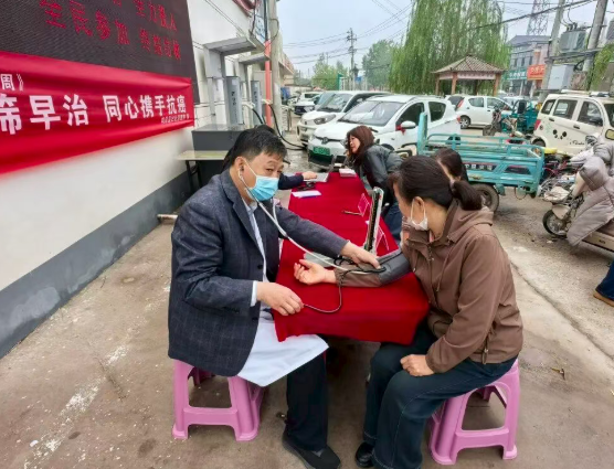 早防早筛早治、同心携手抗癌——邯郸鸡泽县妇幼保健院走进吴官营镇开展全国肿瘤防治宣传周义诊活动