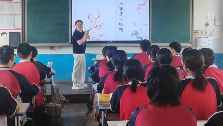 邯郸鸡泽县实验中学与黄沟中学开展教学观摩交流活动