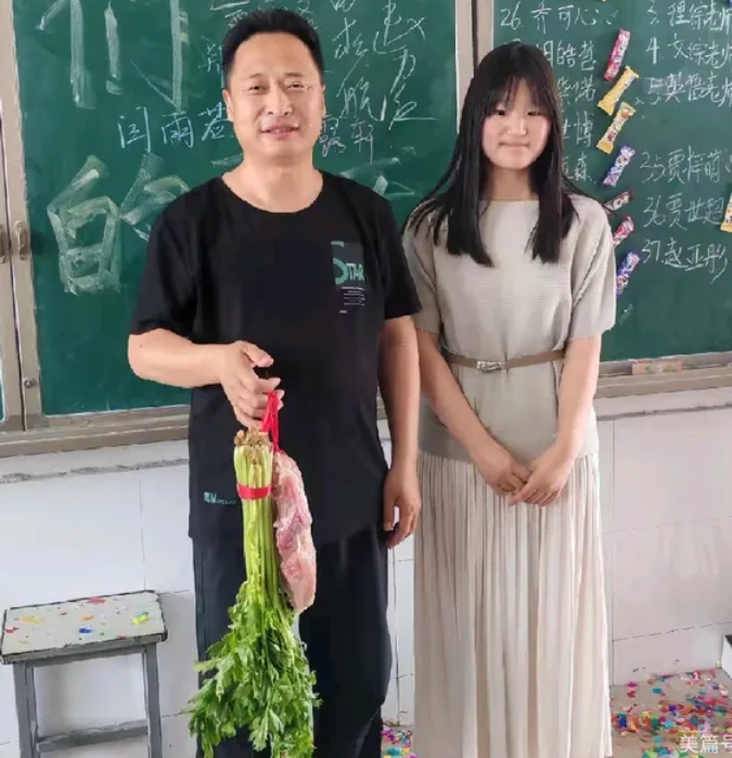 古韵谢师恩，双向暖人心——鸡泽三中初三学子行束脩之礼感恩师长
